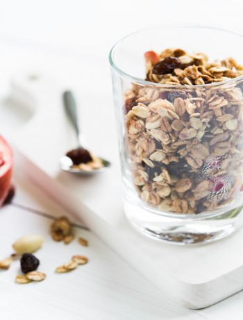 Granola z granatem przepis | Desery | Imbirowy Garnek