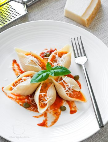 Przepis na conchiglioni nadziewane łososiem | Imbirowy Garnek