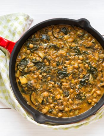 Curry z cukinią, szpinakiem i cieciorką | Przepis | Imbirowy Garnek