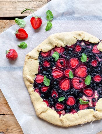 Galette z truskawkami i borówkami | Przepis | Imbirowy Garnek