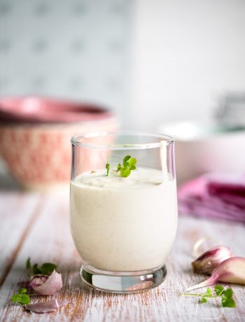 Sos czosnkowy | Przepis | Imbirowy Garnek