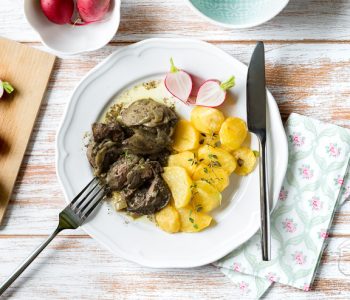 Wątróbka drobiowa w sosie szałwiowym | Przepis | Imbirowy Garnek