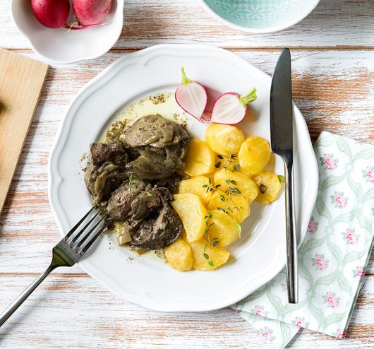 Wątróbka drobiowa w sosie szałwiowym | Przepis | Imbirowy Garnek